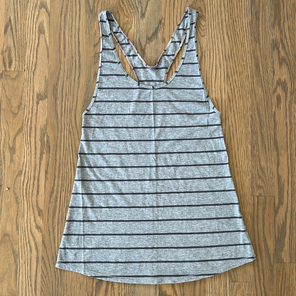 Lululemon Tank Top sz 4 Racerback Women’s Om Cayman Stripe Heather Gray Run Yoga